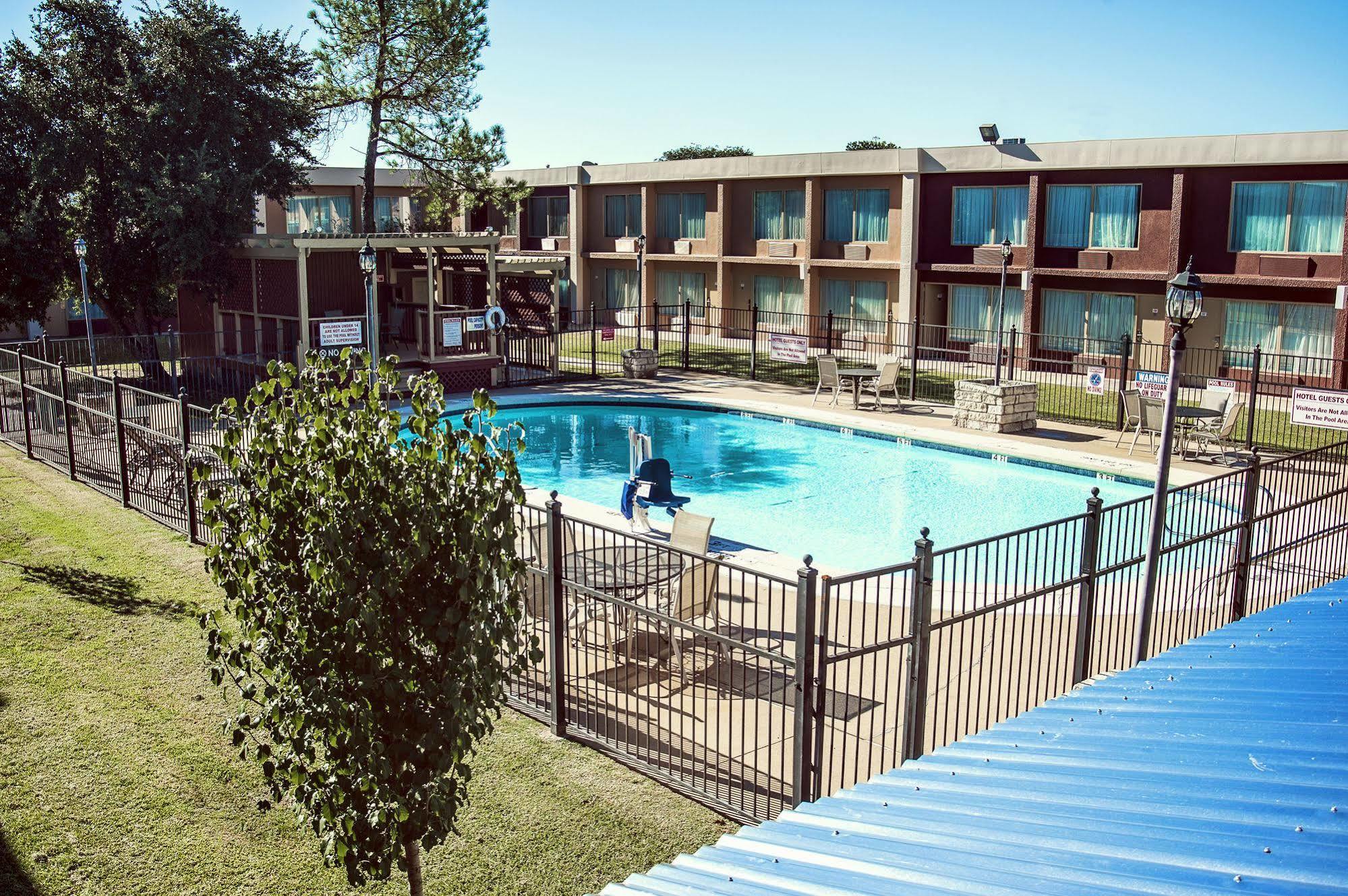 Express Inn & Suites Гринвилл Экстерьер фото